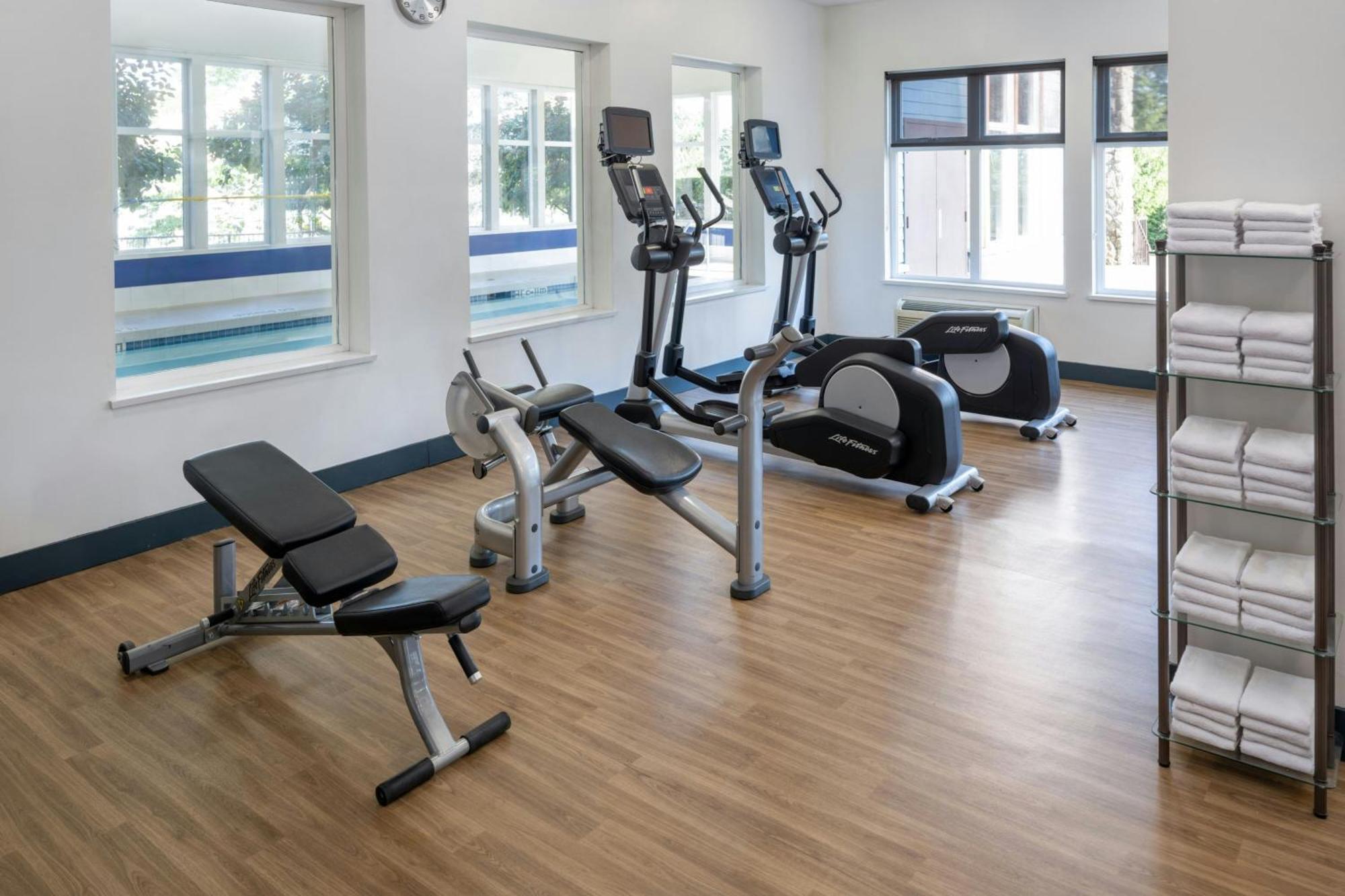 Four Points By Sheraton Victoria Gateway Langford Luaran gambar