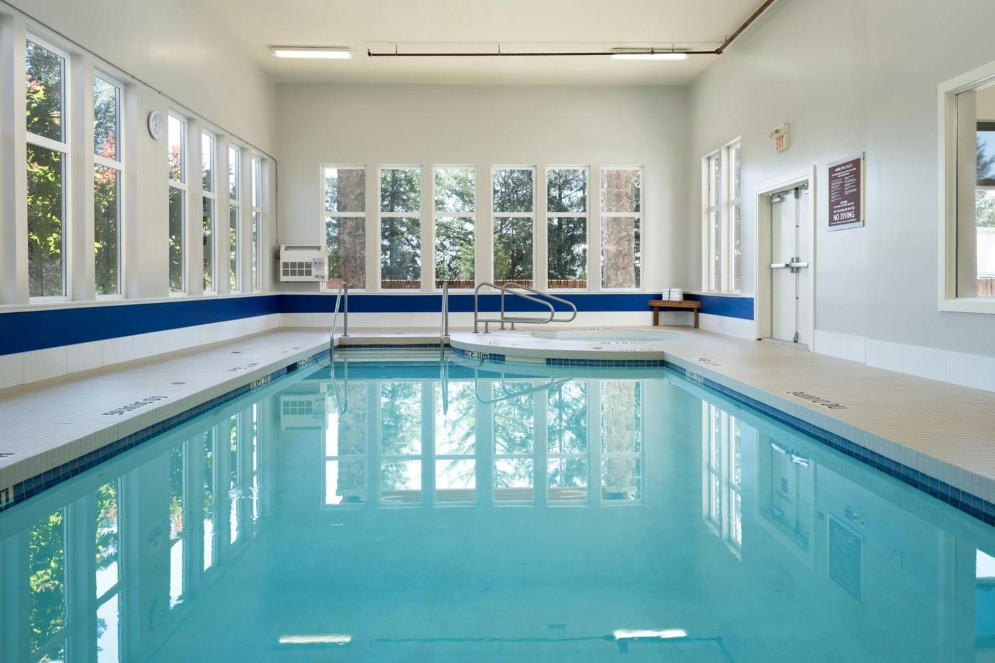 Four Points By Sheraton Victoria Gateway Langford Luaran gambar